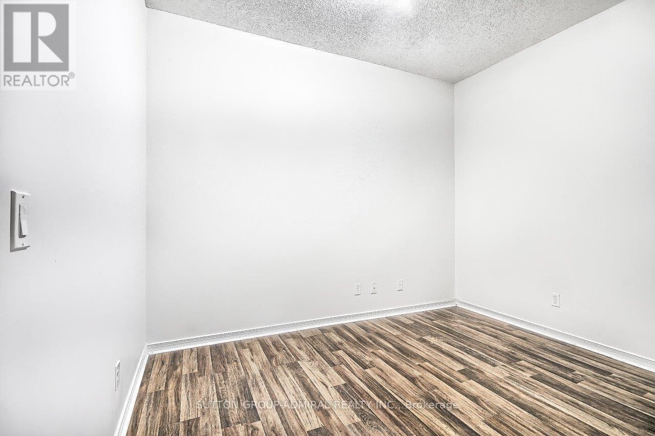 206 - 1 Maison Parc Court, Vaughan, ON - Indoor Photo Showing Other Room