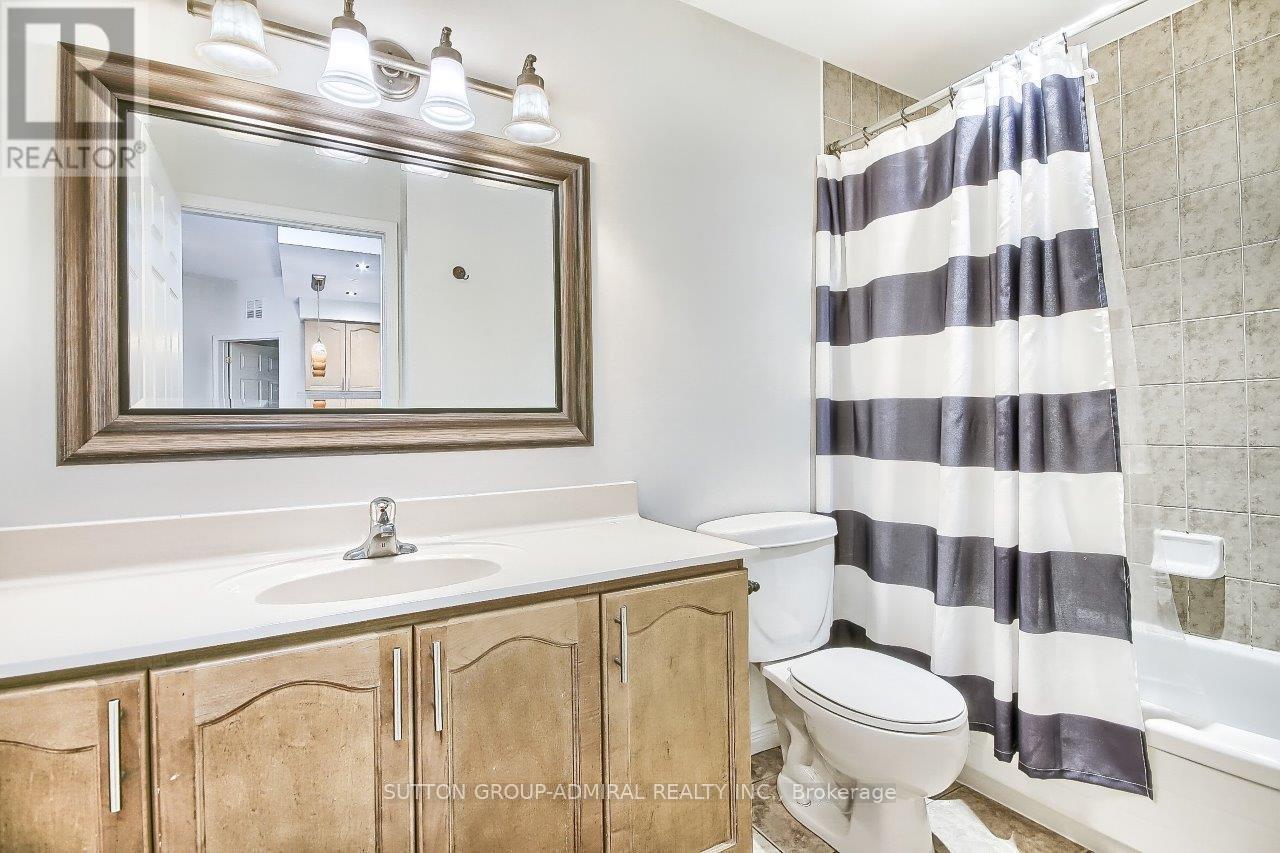 206 - 1 Maison Parc Court, Vaughan, ON - Indoor Photo Showing Bathroom