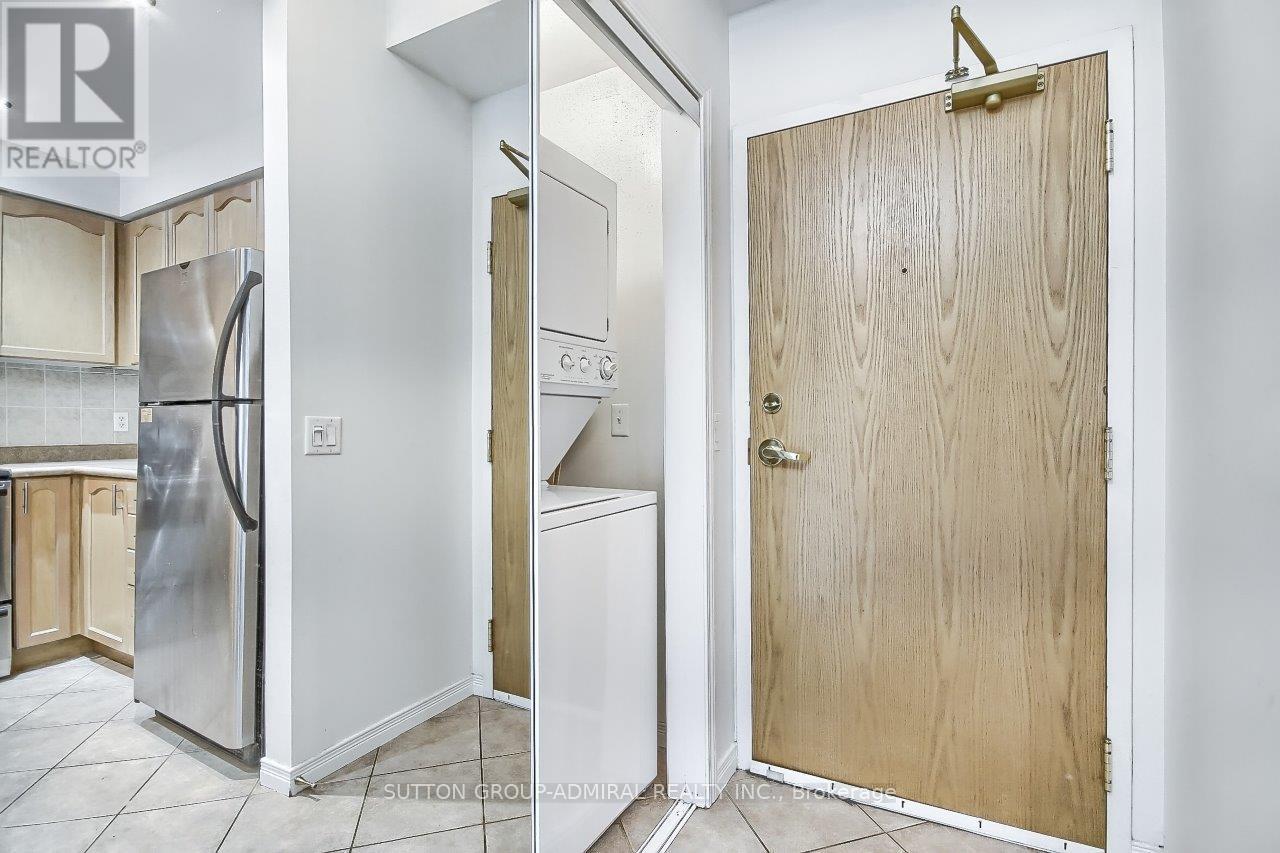 206 - 1 Maison Parc Court, Vaughan, ON - Indoor Photo Showing Laundry Room