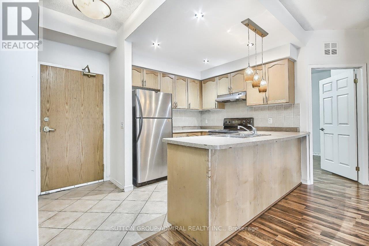206 - 1 Maison Parc Court, Vaughan, ON - Indoor Photo Showing Kitchen