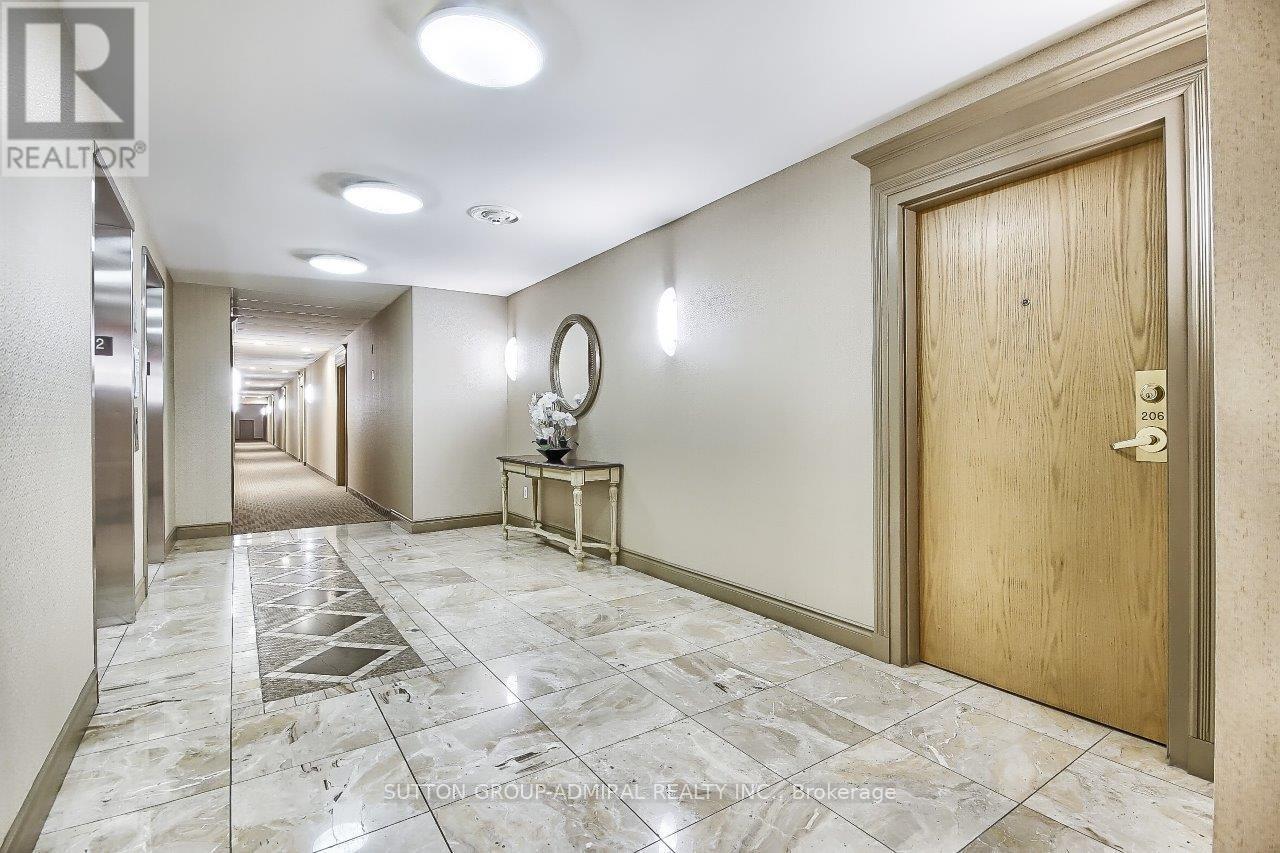 206 - 1 Maison Parc Court, Vaughan, ON - Indoor Photo Showing Other Room