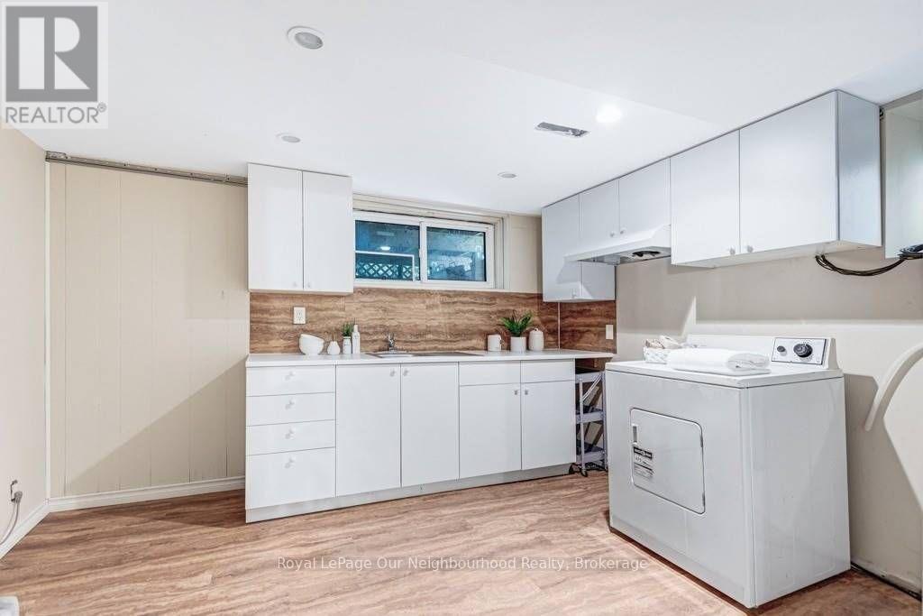7 Midland Avenue, Toronto (Cliffcrest), ON - Indoor Photo Showing Laundry Room