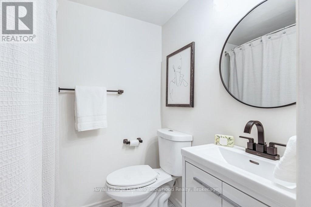 7 Midland Avenue, Toronto (Cliffcrest), ON - Indoor Photo Showing Bathroom