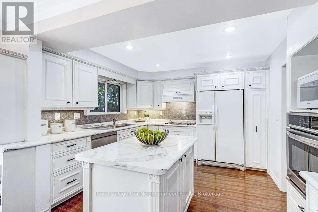 7 Midland Avenue, Toronto (Cliffcrest), ON - Indoor Photo Showing Kitchen With Upgraded Kitchen