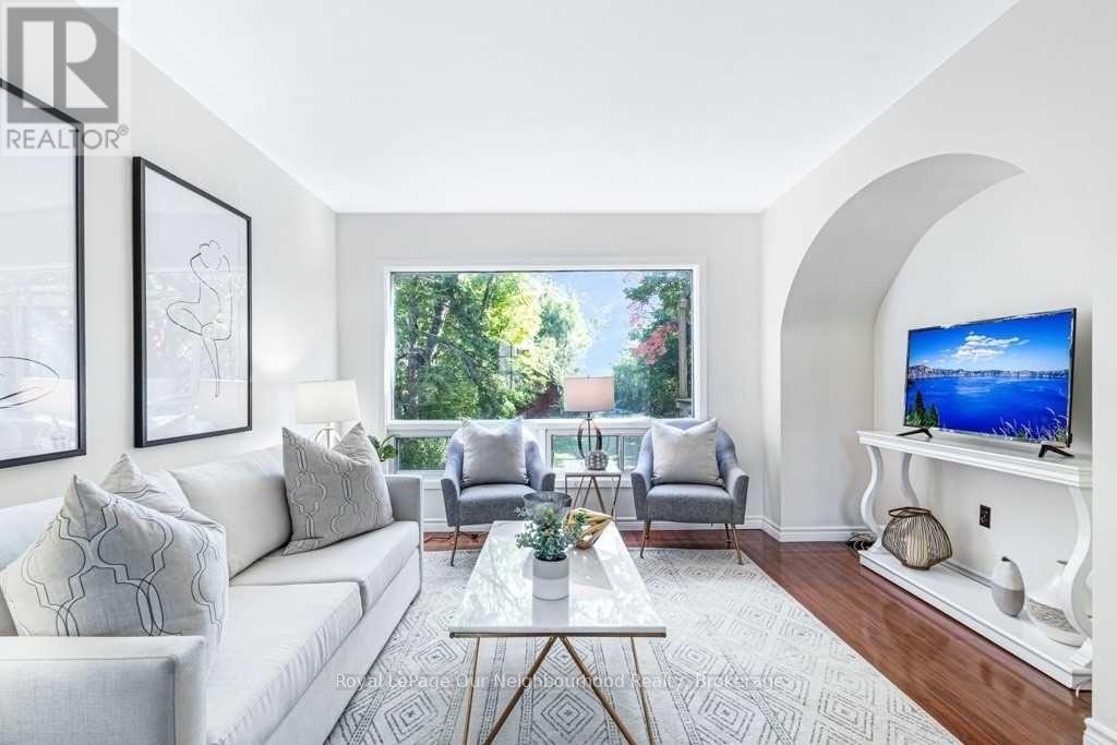 7 Midland Avenue, Toronto (Cliffcrest), ON - Indoor Photo Showing Living Room