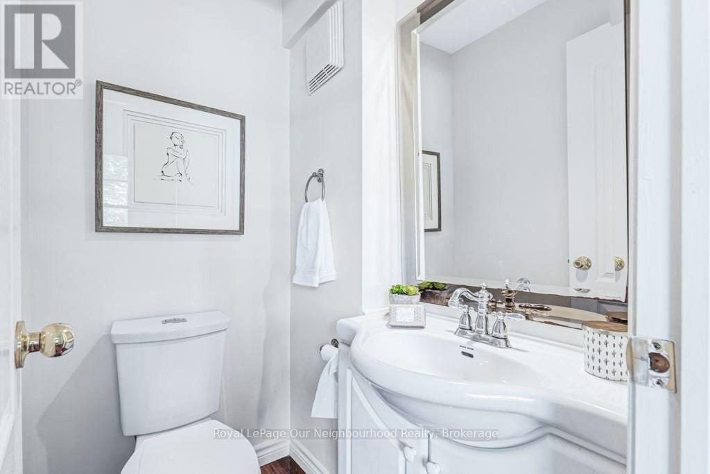 7 Midland Avenue, Toronto (Cliffcrest), ON - Indoor Photo Showing Bathroom