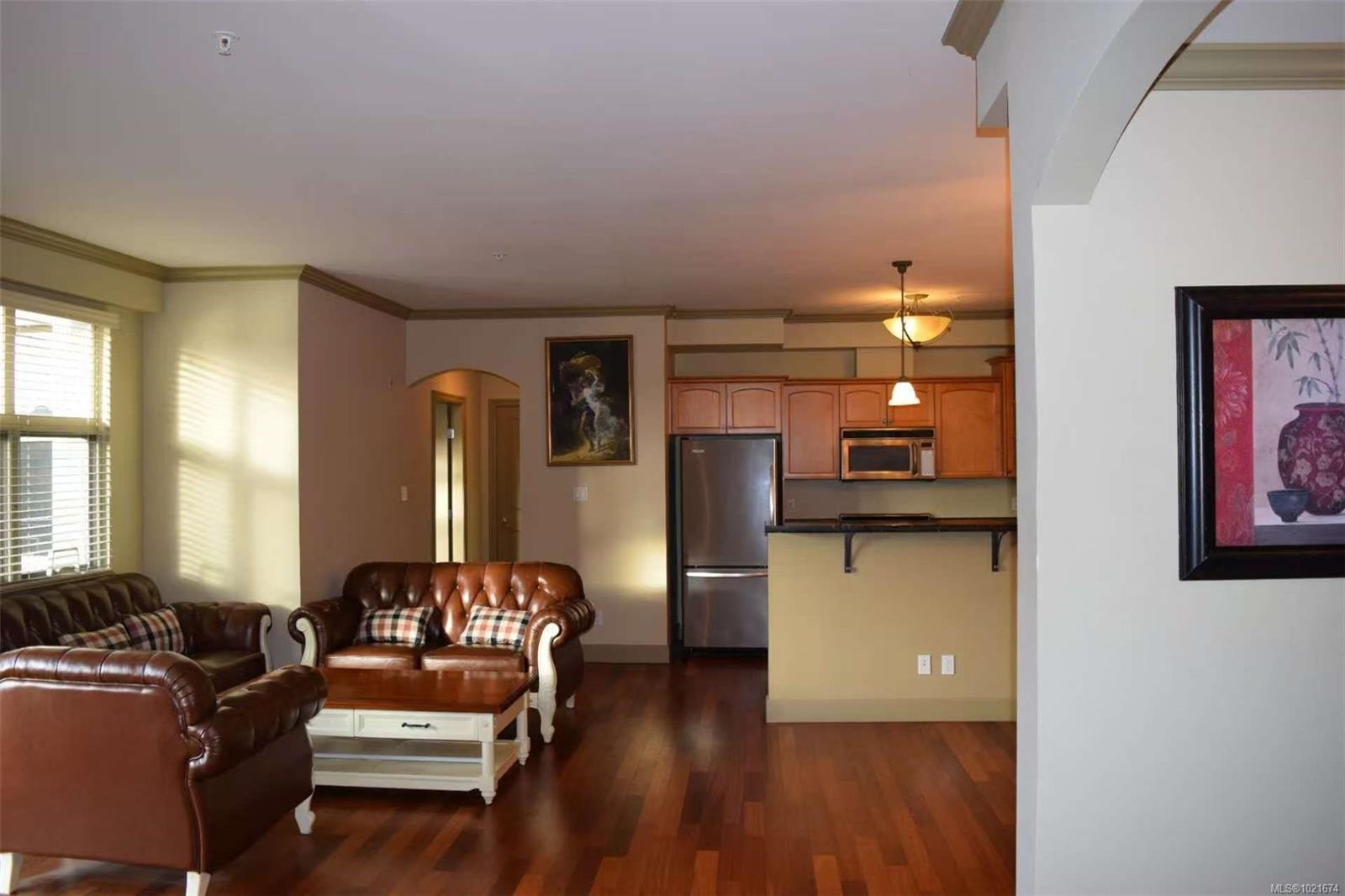 309-1620 Mckenzie Ave, Saanich, BC - Indoor