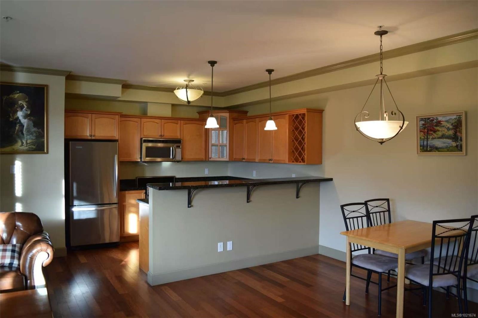 309-1620 Mckenzie Ave, Saanich, BC - Indoor