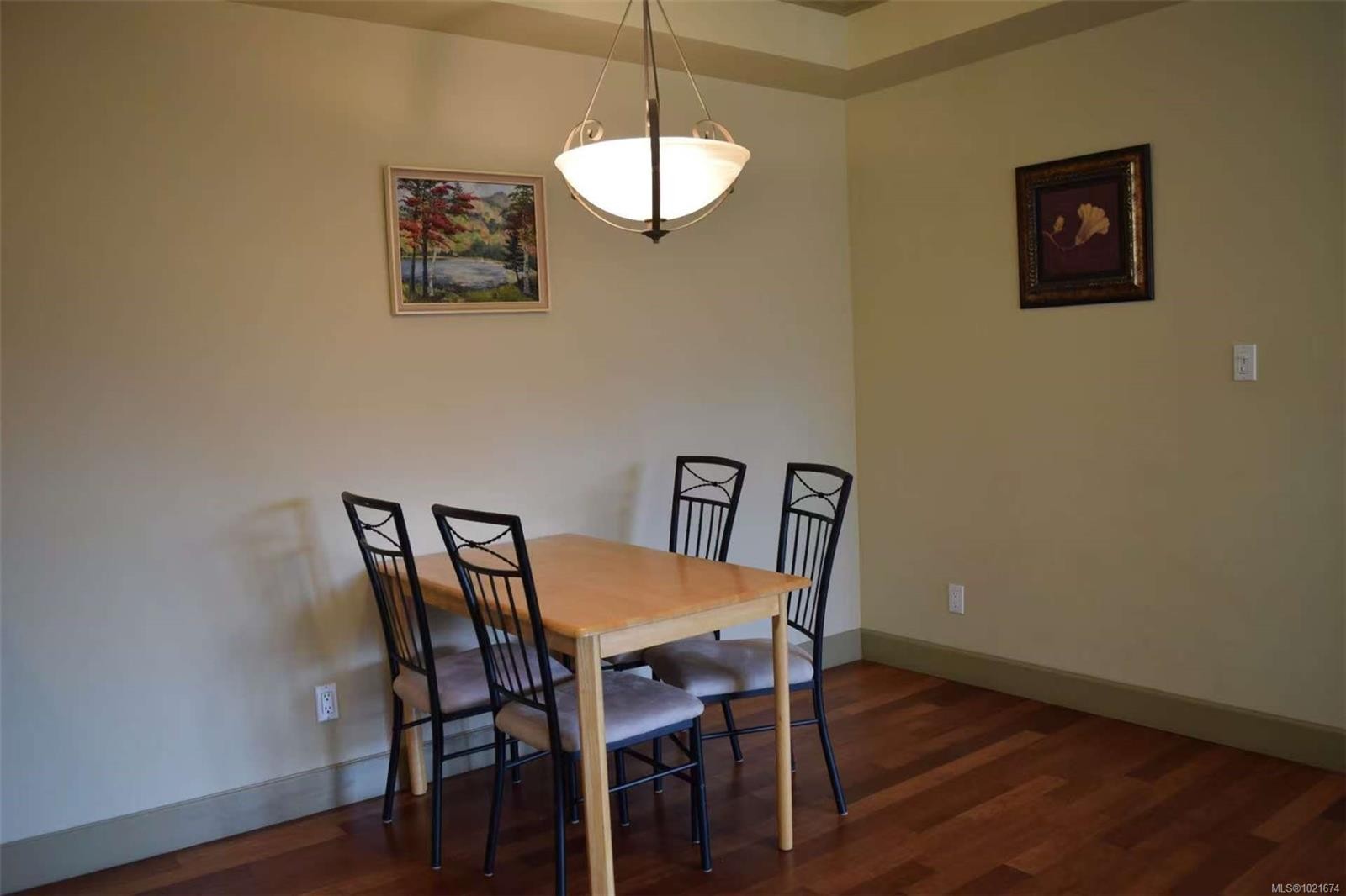 309-1620 Mckenzie Ave, Saanich, BC - Indoor Photo Showing Dining Room