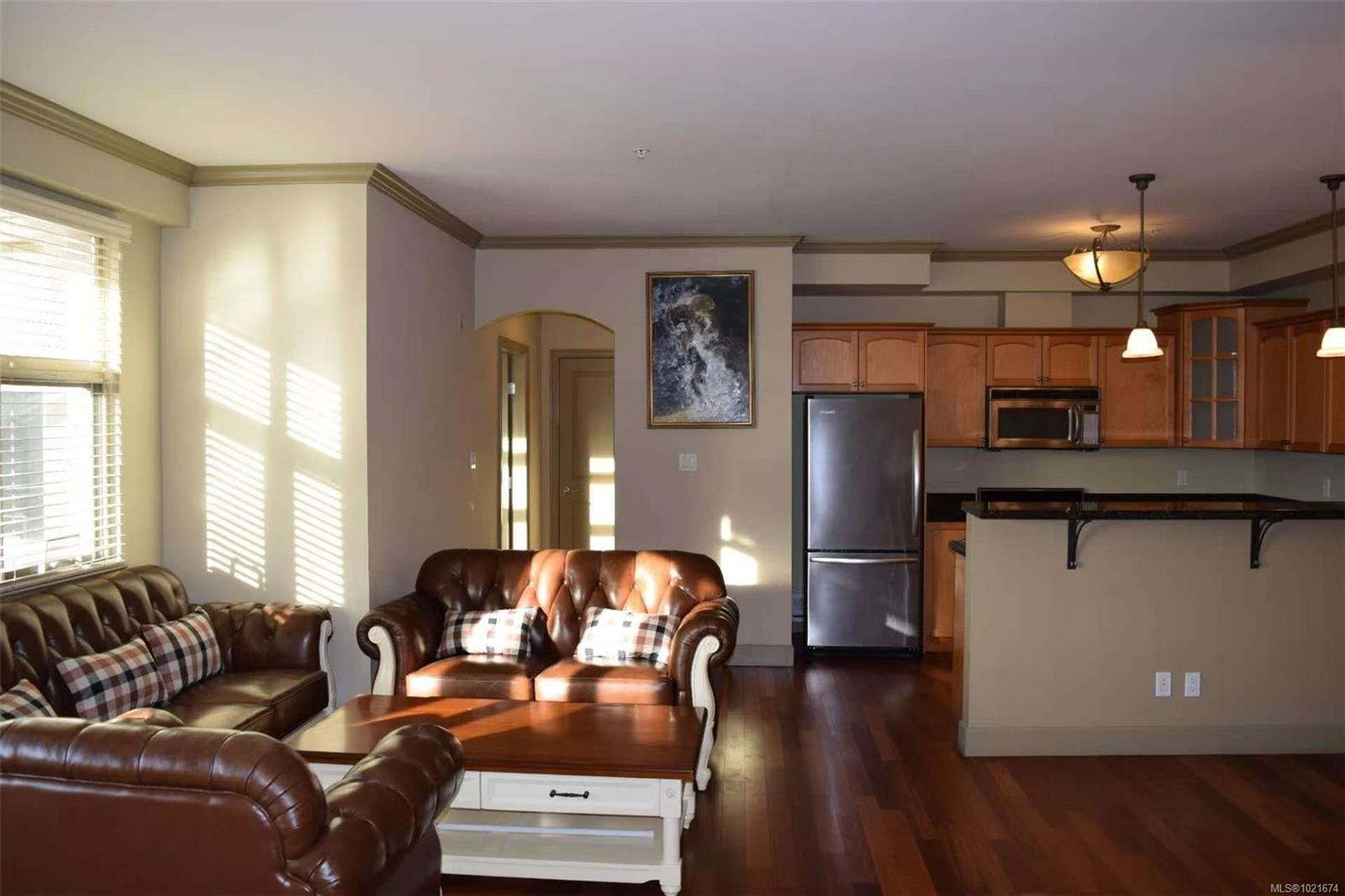 309-1620 Mckenzie Ave, Saanich, BC - Indoor