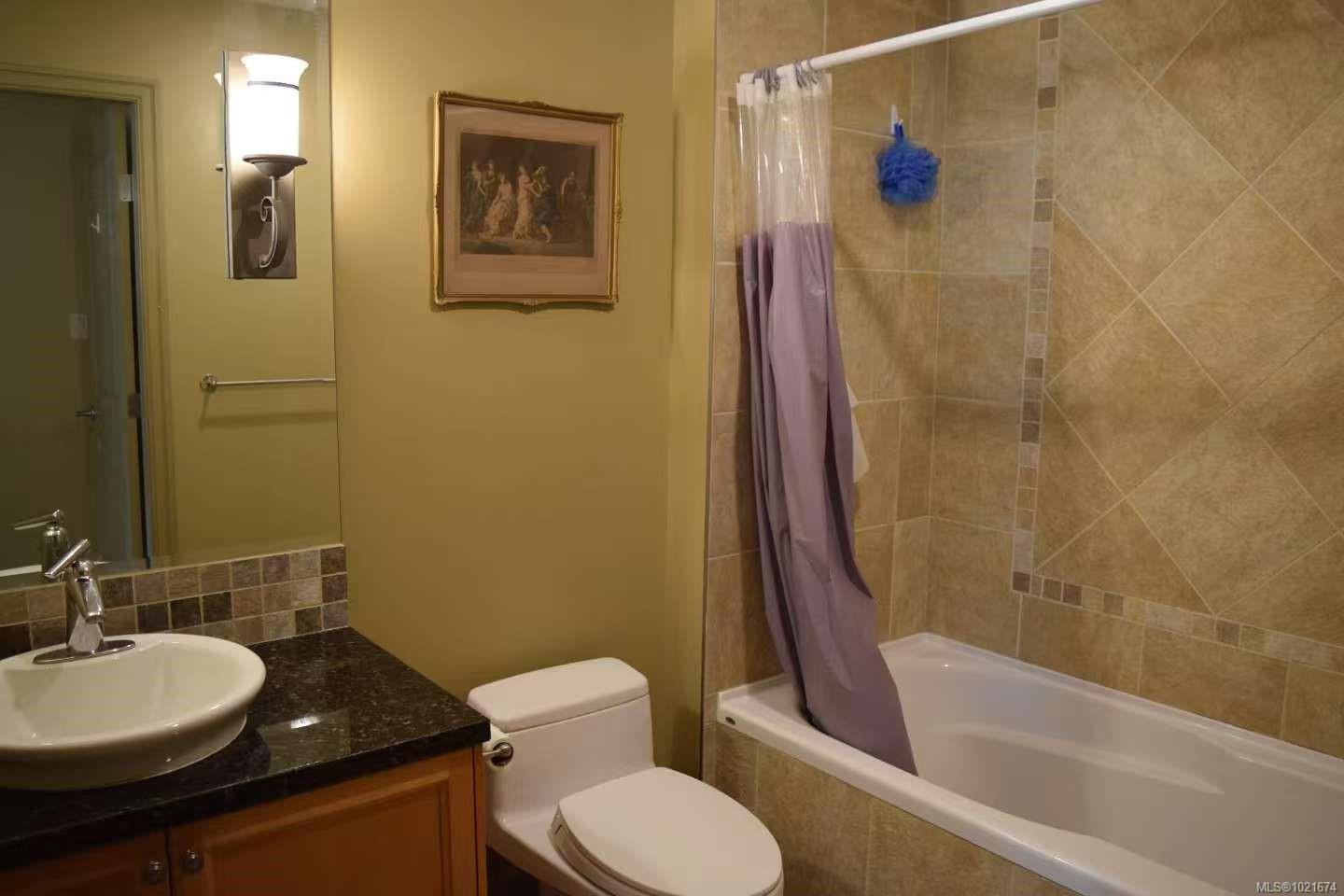 309-1620 Mckenzie Ave, Saanich, BC - Indoor Photo Showing Bathroom