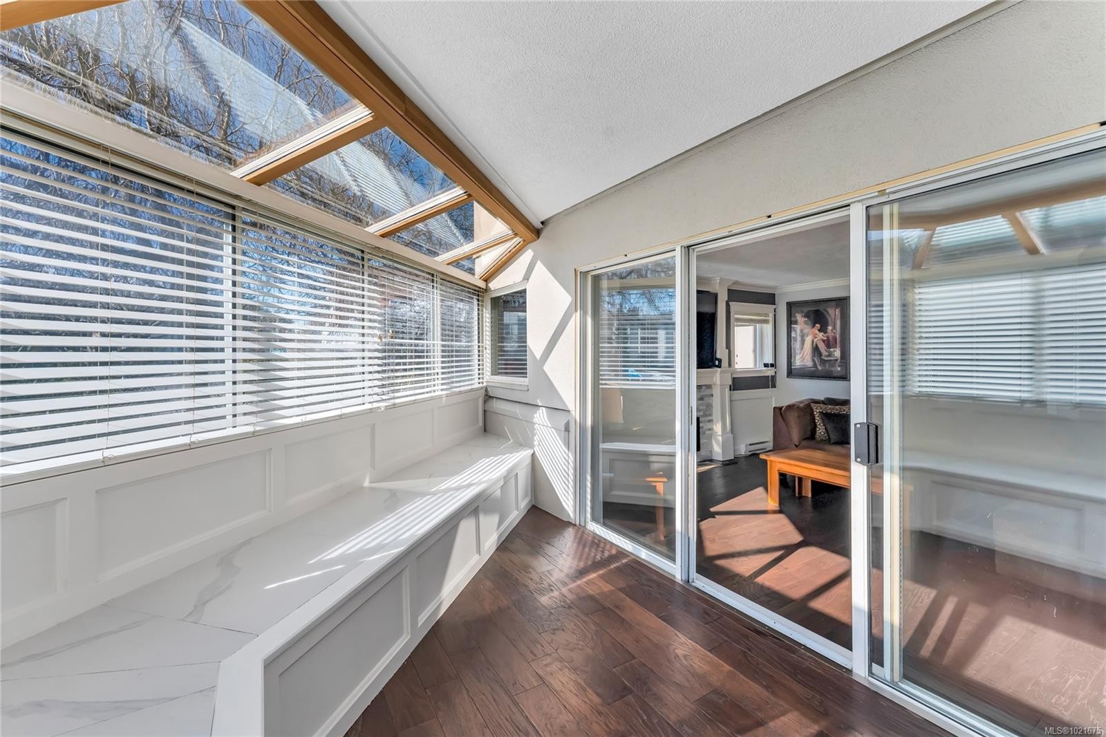 102-40 Gorge Rd West, Saanich, BC - Indoor