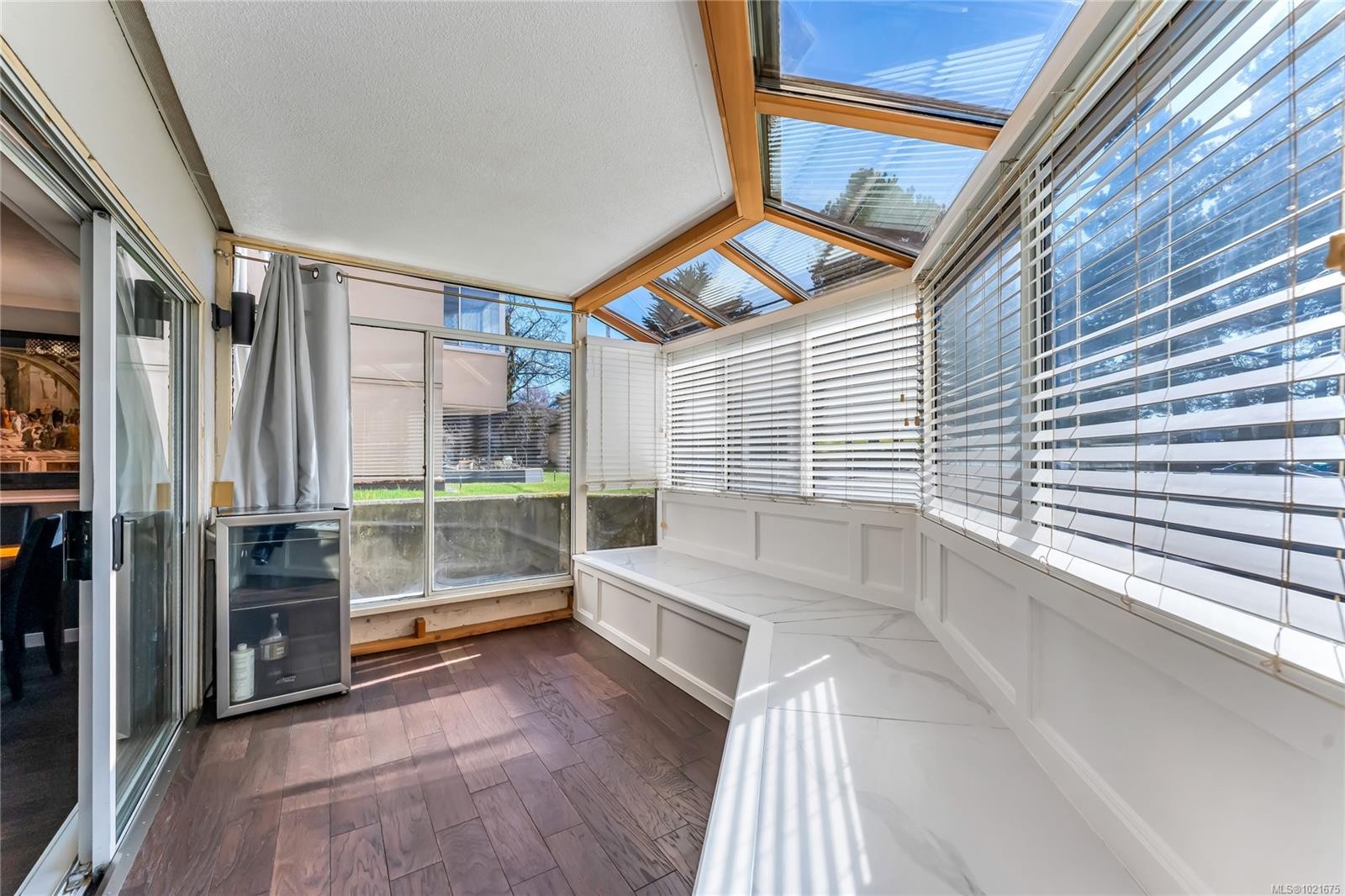 102-40 Gorge Rd West, Saanich, BC - With Exterior