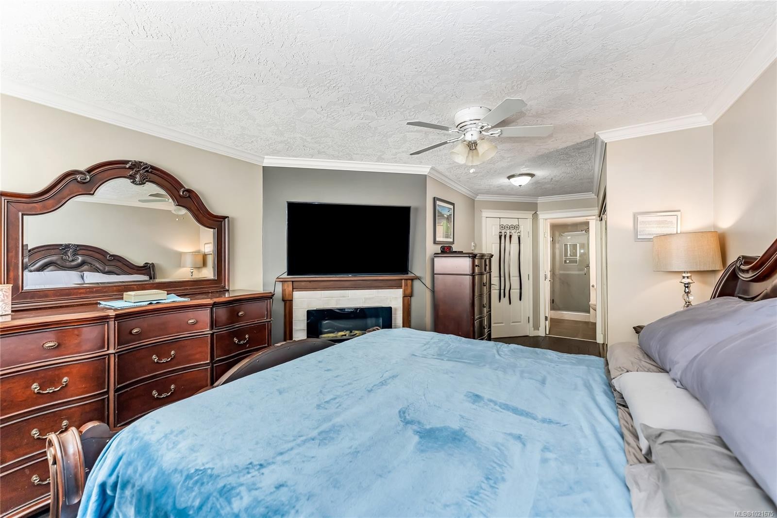 102-40 Gorge Rd West, Saanich, BC - Indoor Photo Showing Bedroom