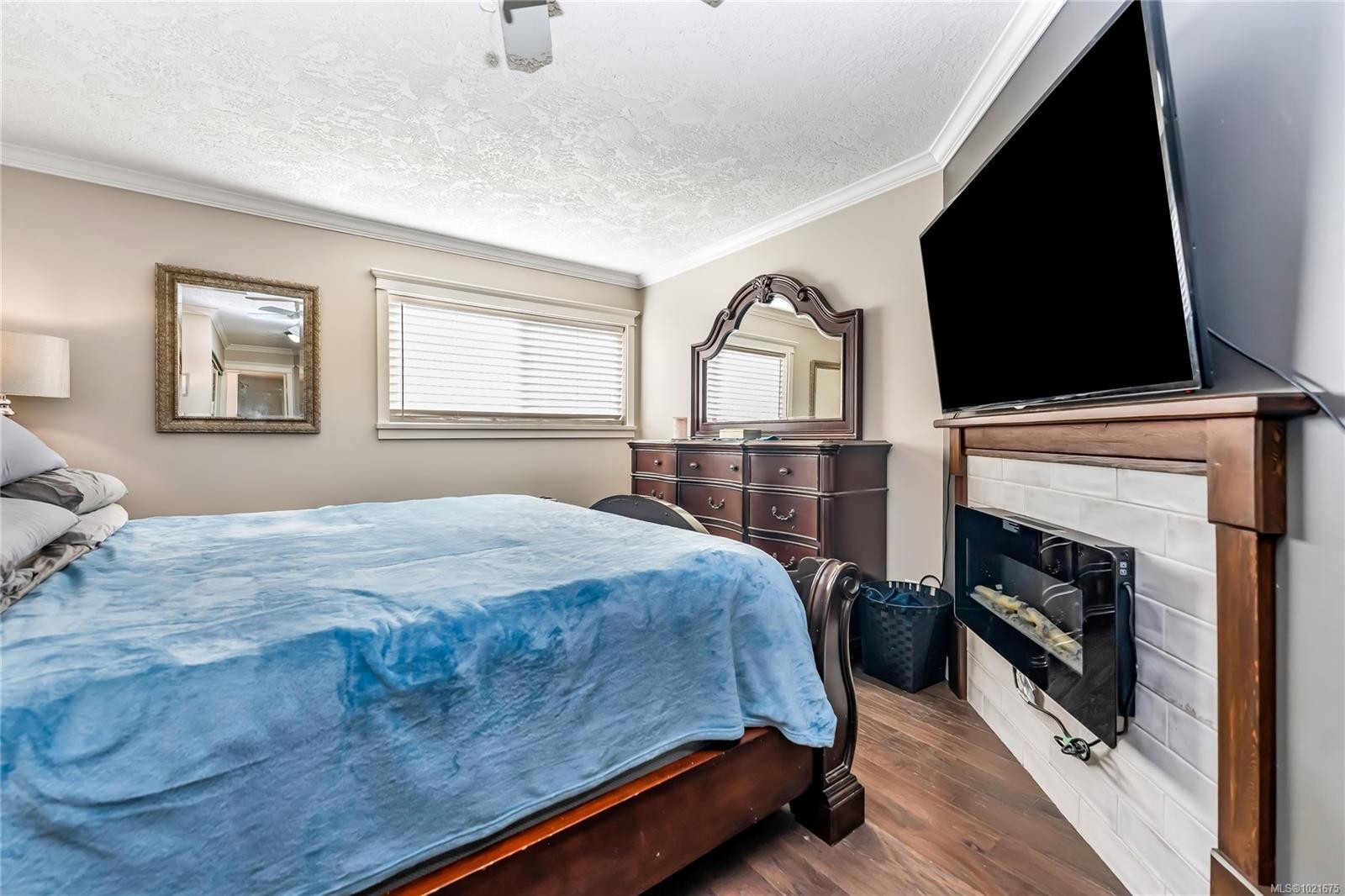 102-40 Gorge Rd West, Saanich, BC - Indoor Photo Showing Bedroom