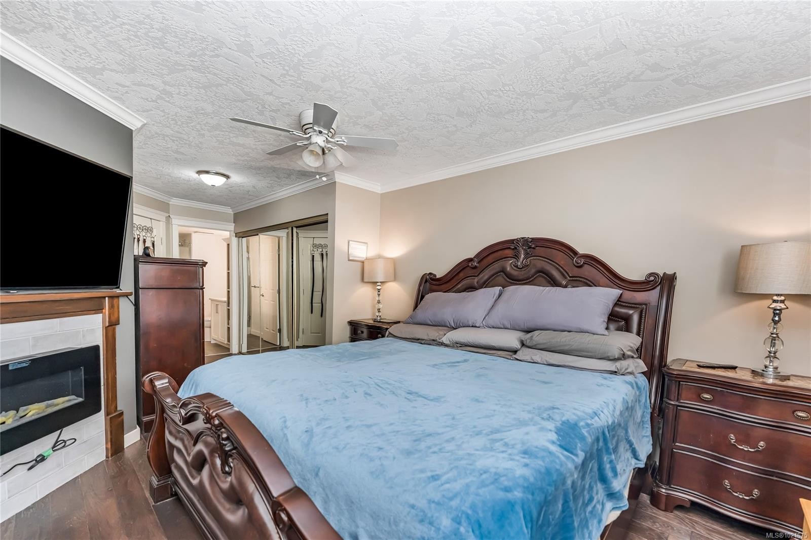 102-40 Gorge Rd West, Saanich, BC - Indoor Photo Showing Bedroom