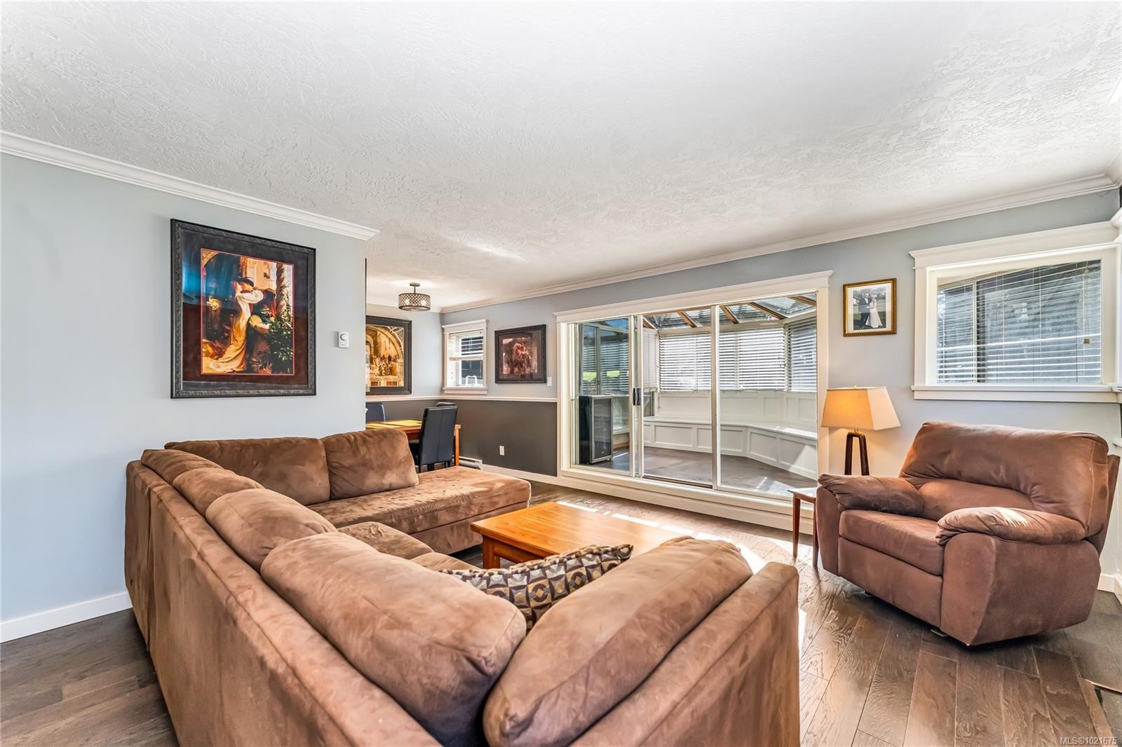 102-40 Gorge Rd West, Saanich, BC - Indoor Photo Showing Living Room