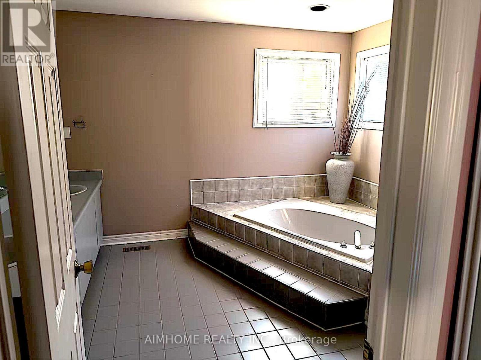 52 Brooklyn Crescent, Markham, ON - Indoor Photo Showing Bathroom