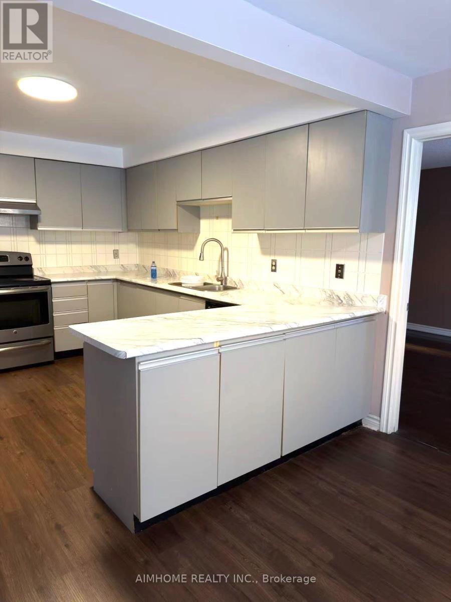 52 Brooklyn Crescent, Markham, ON - Indoor Photo Showing Kitchen