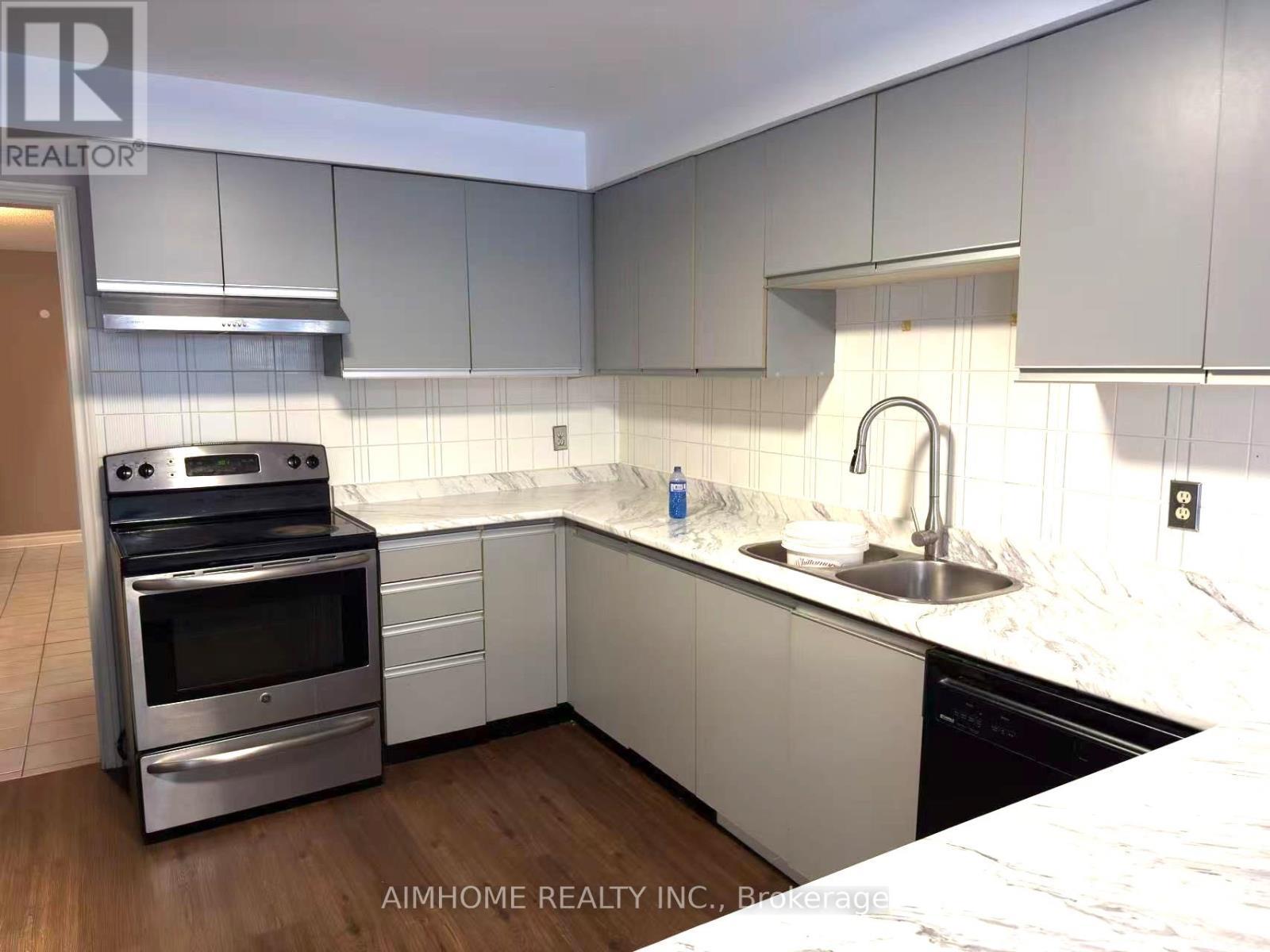52 Brooklyn Crescent, Markham, ON - Indoor Photo Showing Kitchen With Double Sink