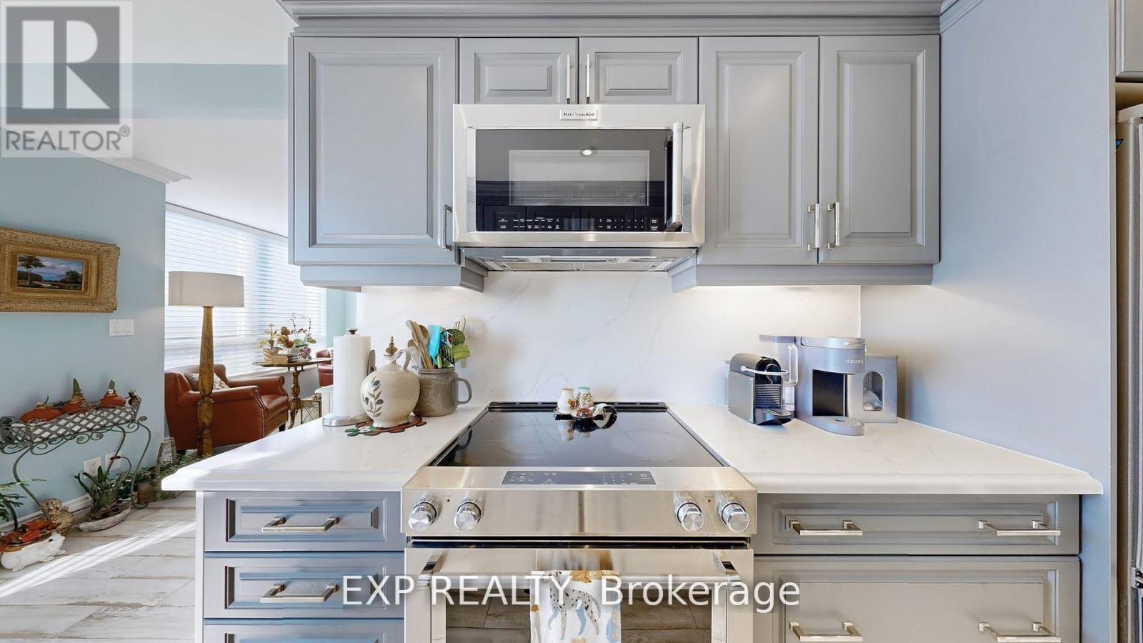 Ph6 - 29 Northern Heights Drive, Richmond Hill, ON - Indoor Photo Showing Kitchen