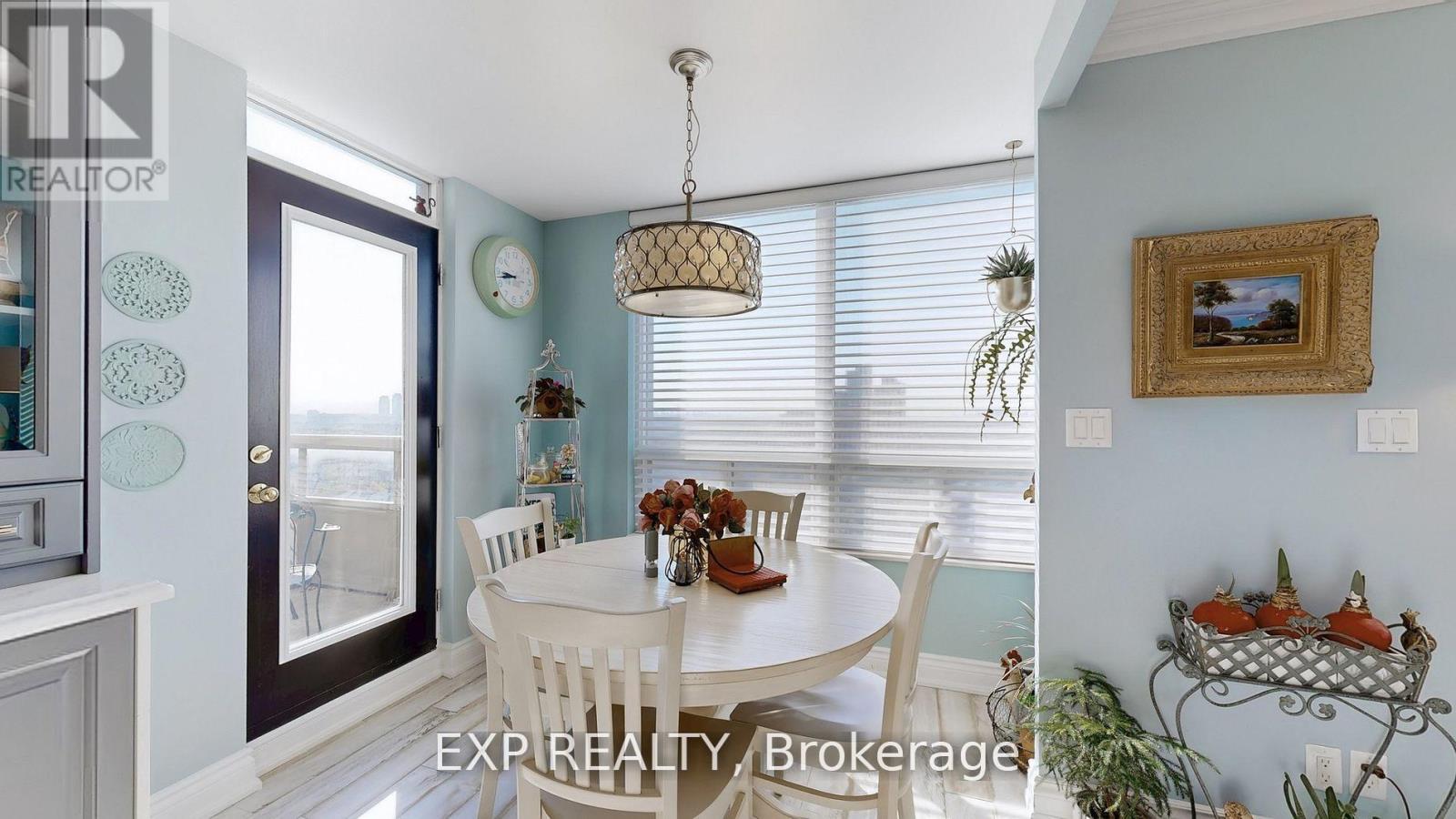 Ph6 - 29 Northern Heights Drive, Richmond Hill, ON - Indoor Photo Showing Dining Room