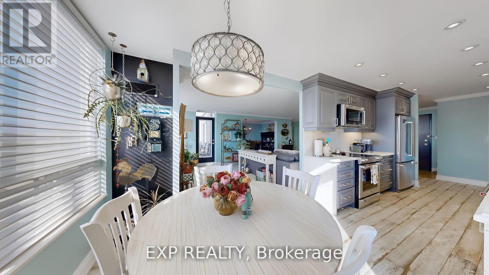 Ph6 - 29 Northern Heights Drive, Richmond Hill, ON - Indoor Photo Showing Dining Room