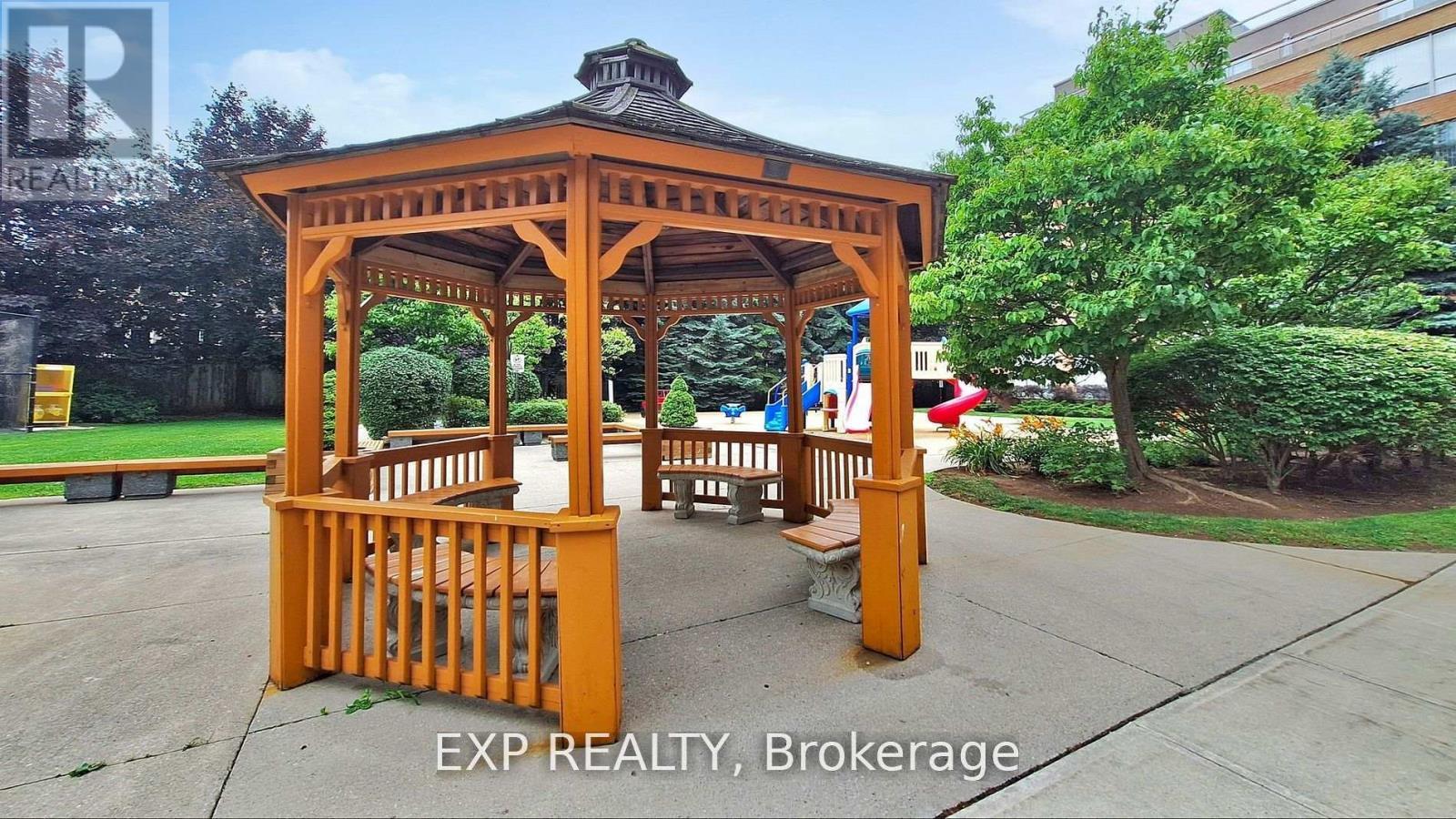 Ph6 - 29 Northern Heights Drive, Richmond Hill, ON - Outdoor