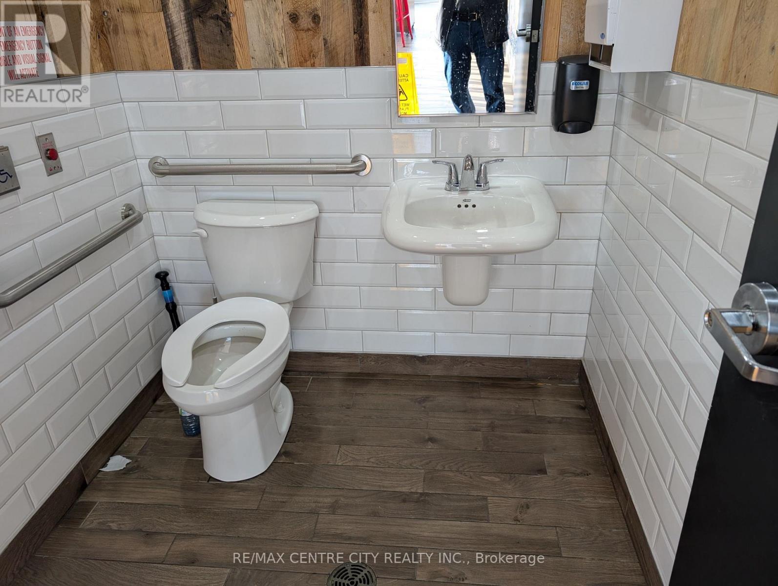 1544 Dundas Street, London East (East H), ON