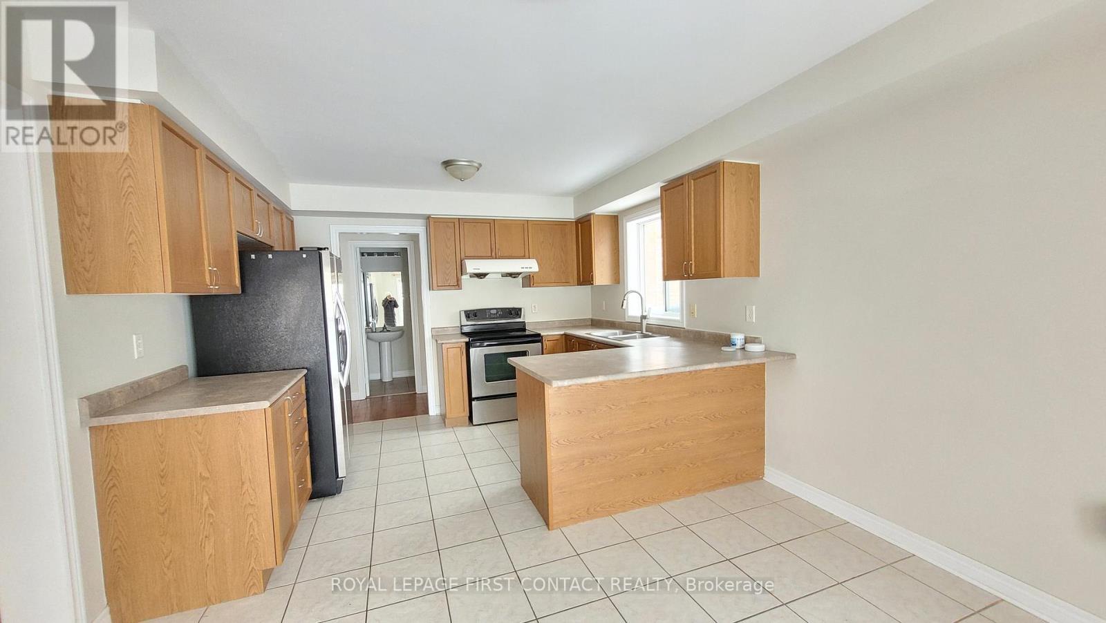 Upper - 58 Lake Crescent, Barrie, ON - Indoor Photo Showing Kitchen With Double Sink