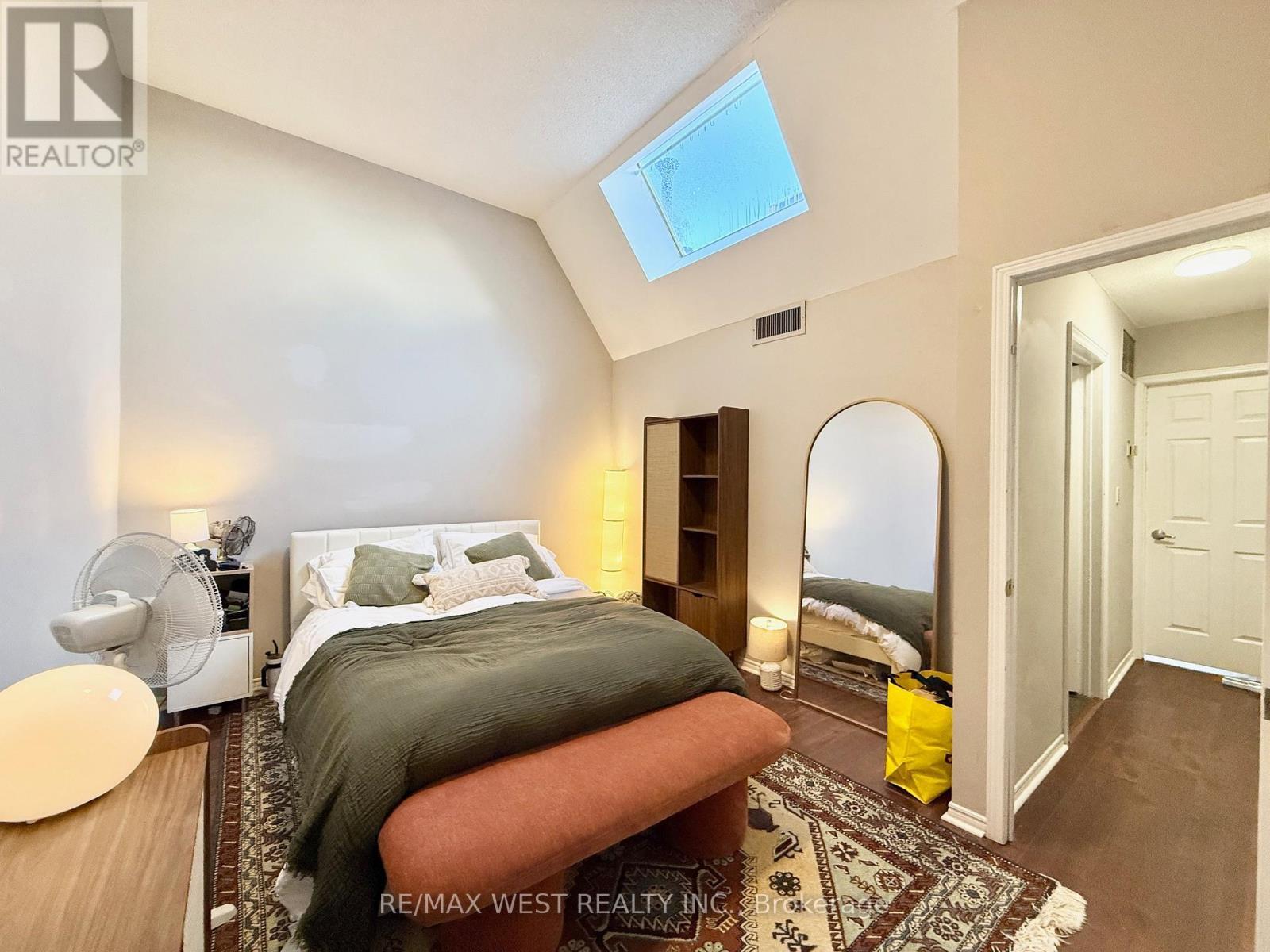 A - 536 College Street, Toronto, ON