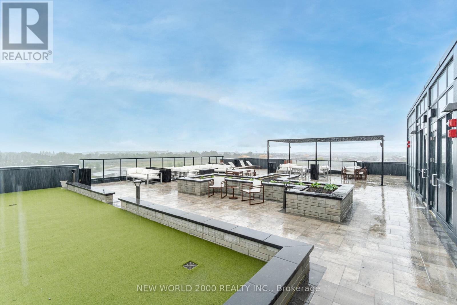 Ph720 - 681 Yonge Street, Barrie, ON - Outdoor