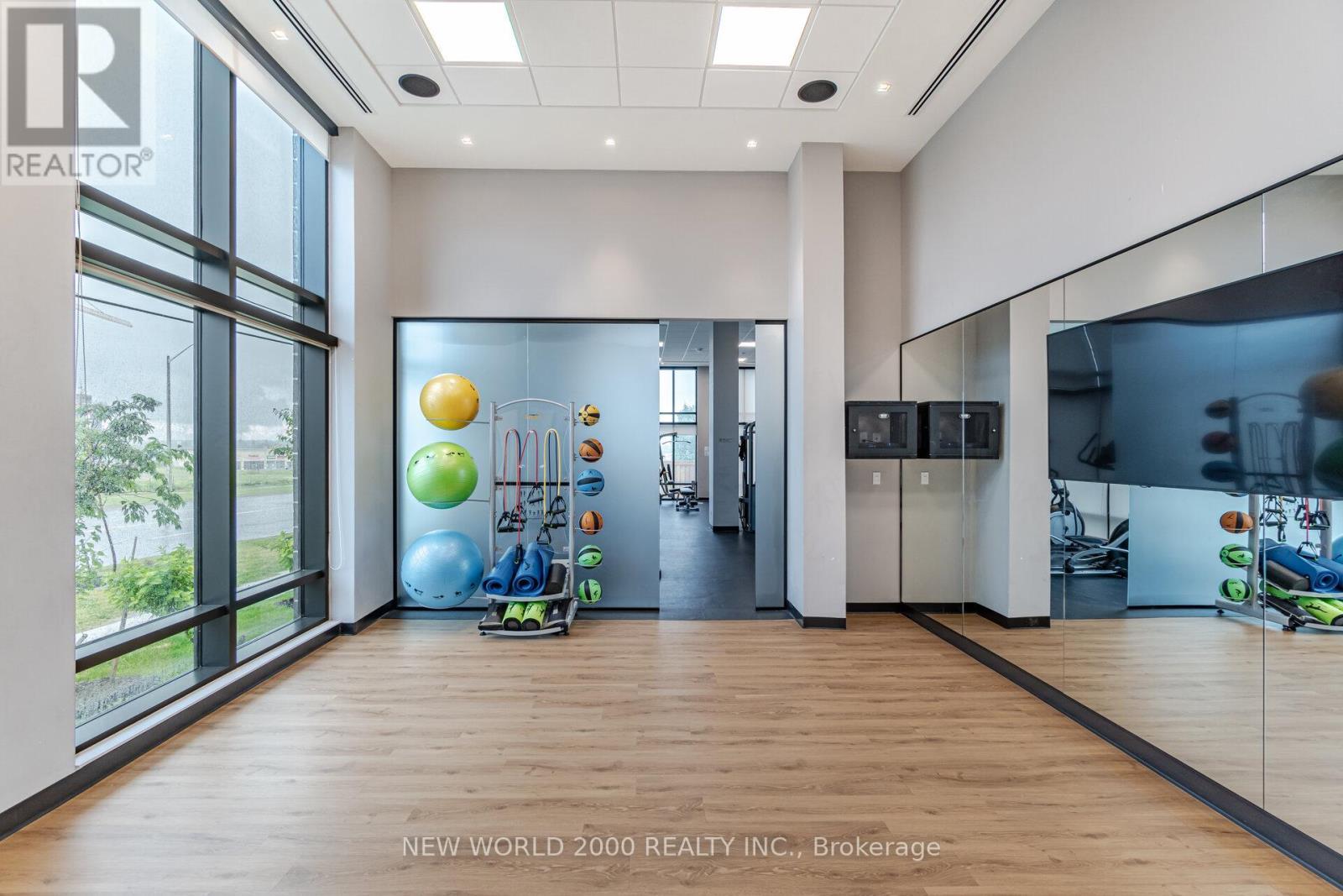 Ph720 - 681 Yonge Street, Barrie, ON - Indoor Photo Showing Other Room