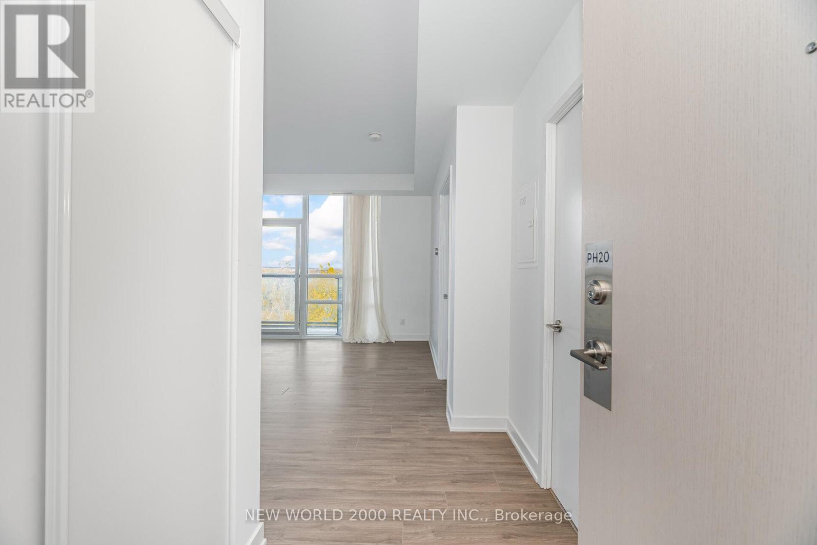 Ph720 - 681 Yonge Street, Barrie, ON - Indoor Photo Showing Other Room