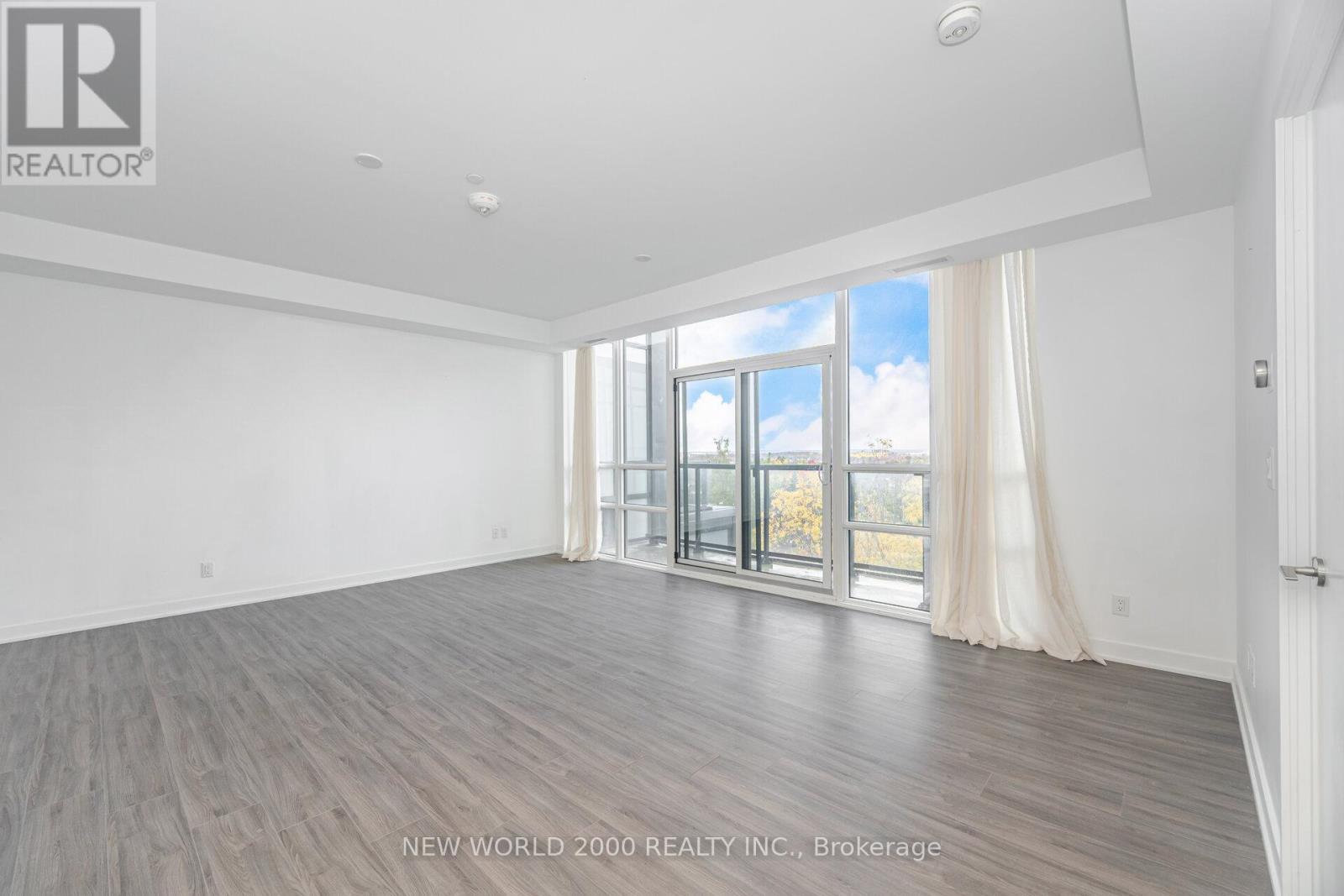 Ph720 - 681 Yonge Street, Barrie, ON - Indoor Photo Showing Other Room