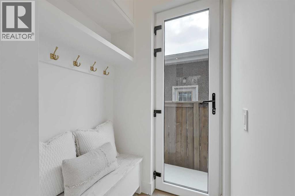 2322 54 Avenue Sw, Calgary, AB - Indoor Photo Showing Other Room