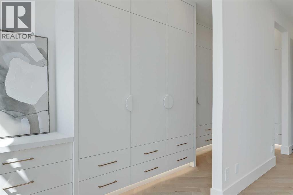 2322 54 Avenue Sw, Calgary, AB - Indoor