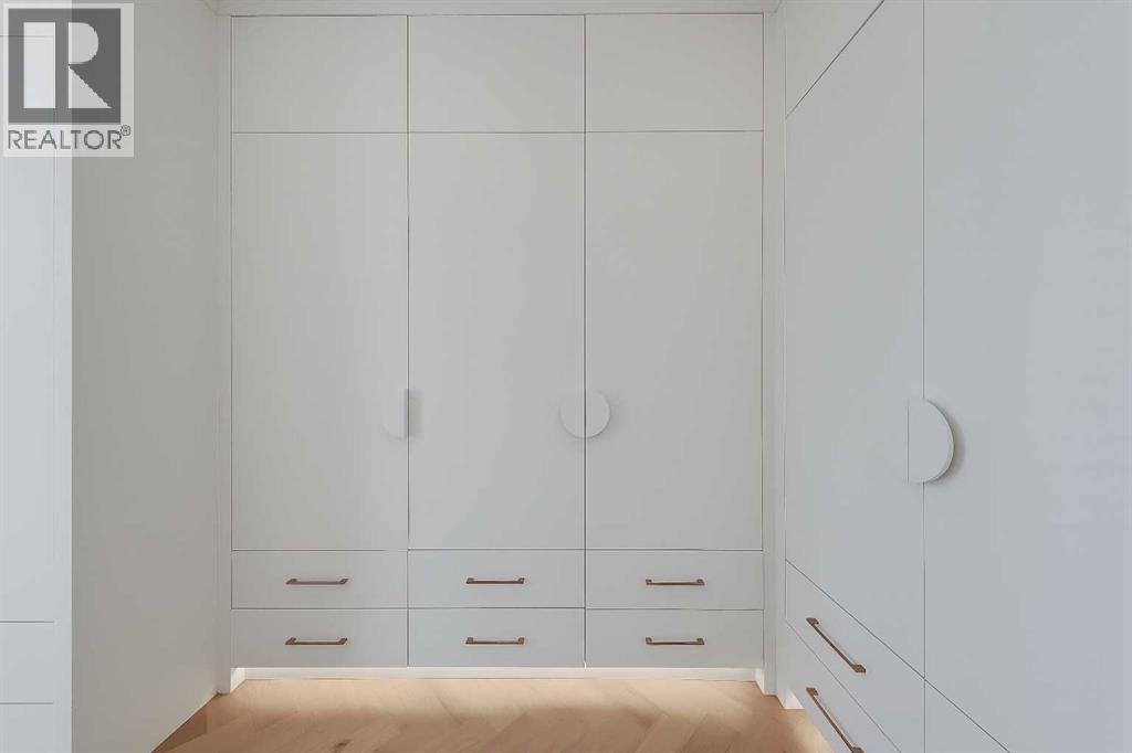 2322 54 Avenue Sw, Calgary, AB - Indoor Photo Showing Other Room