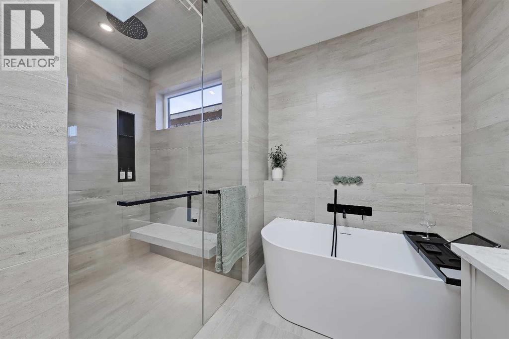 2322 54 Avenue Sw, Calgary, AB - Indoor Photo Showing Bathroom