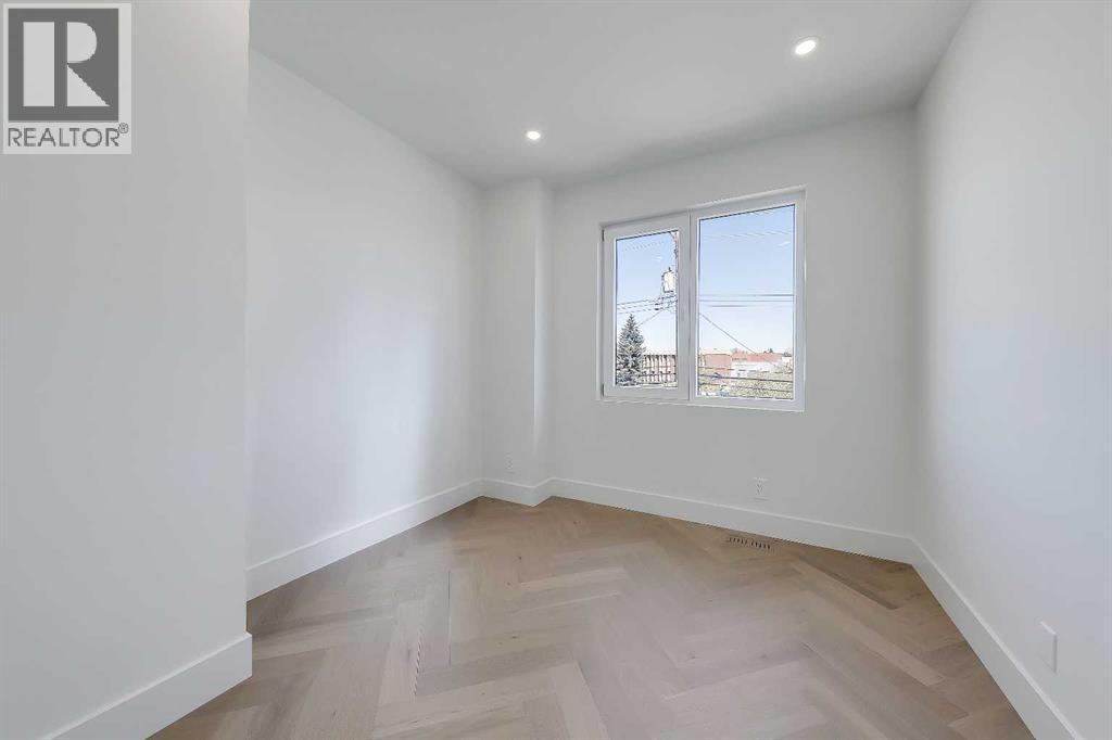 2322 54 Avenue Sw, Calgary, AB - Indoor Photo Showing Other Room