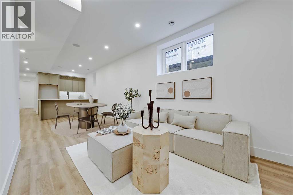 2322 54 Avenue Sw, Calgary, AB - Indoor