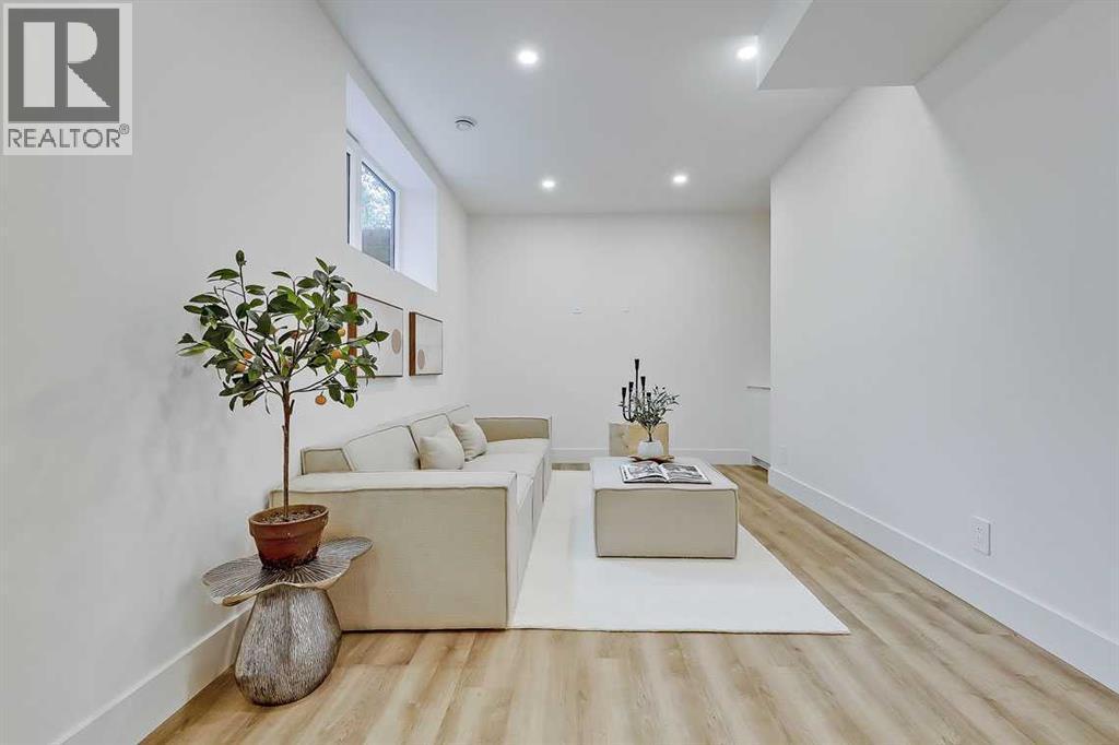 2322 54 Avenue Sw, Calgary, AB - Indoor Photo Showing Other Room