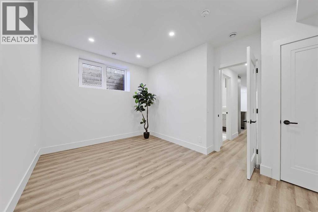 2322 54 Avenue Sw, Calgary, AB - Indoor Photo Showing Other Room