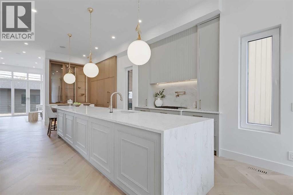 2322 54 Avenue Sw, Calgary, AB - Indoor Photo Showing Kitchen
