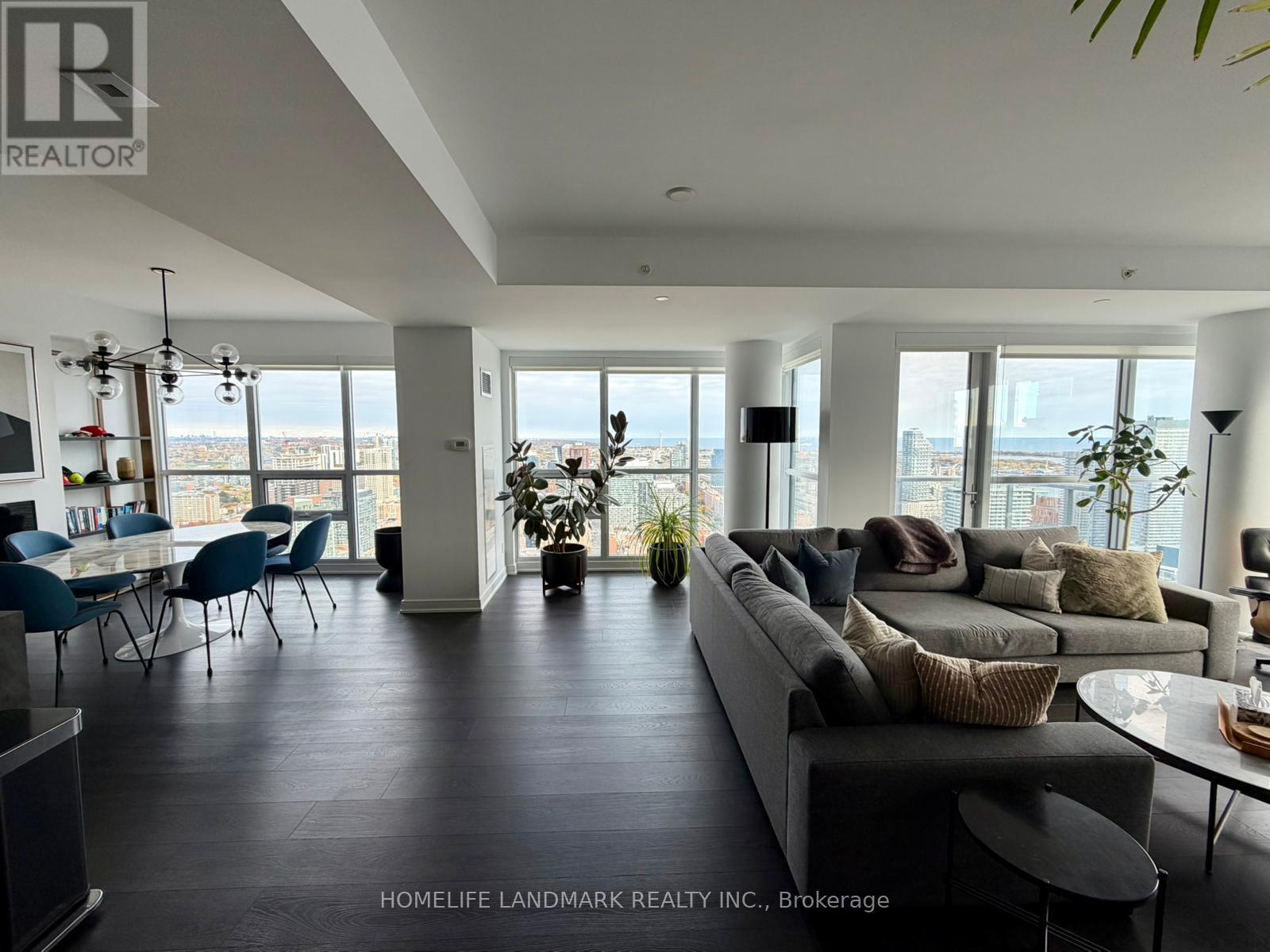 4407 - 88 Scott Street, Toronto, ON - Indoor Photo Showing Living Room