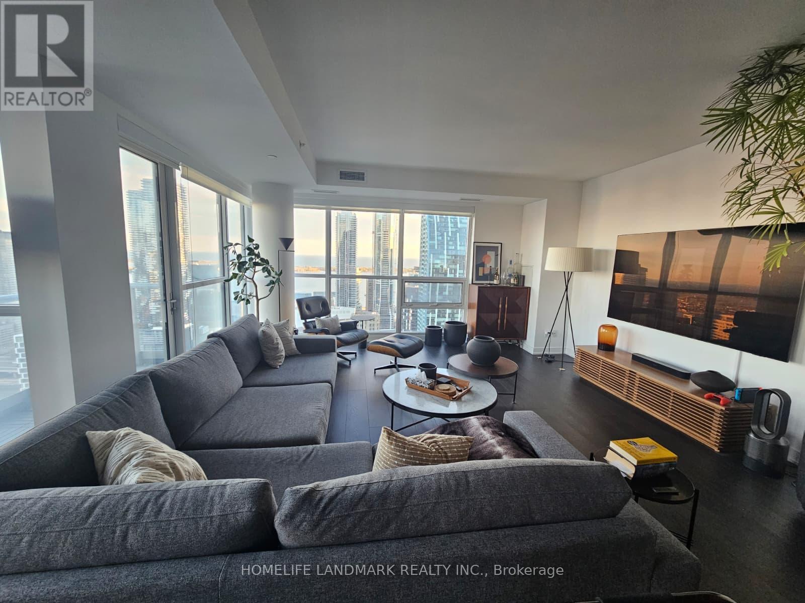 4407 - 88 Scott Street, Toronto, ON - Indoor Photo Showing Living Room