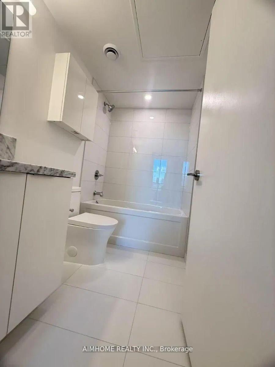 3903 - 238 Simcoe Street, Toronto, ON - Indoor Photo Showing Bathroom