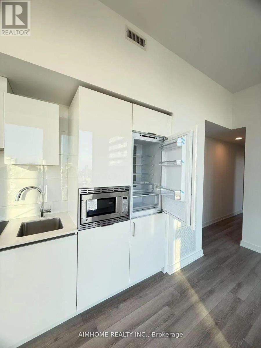 3903 - 238 Simcoe Street, Toronto, ON - Indoor Photo Showing Kitchen