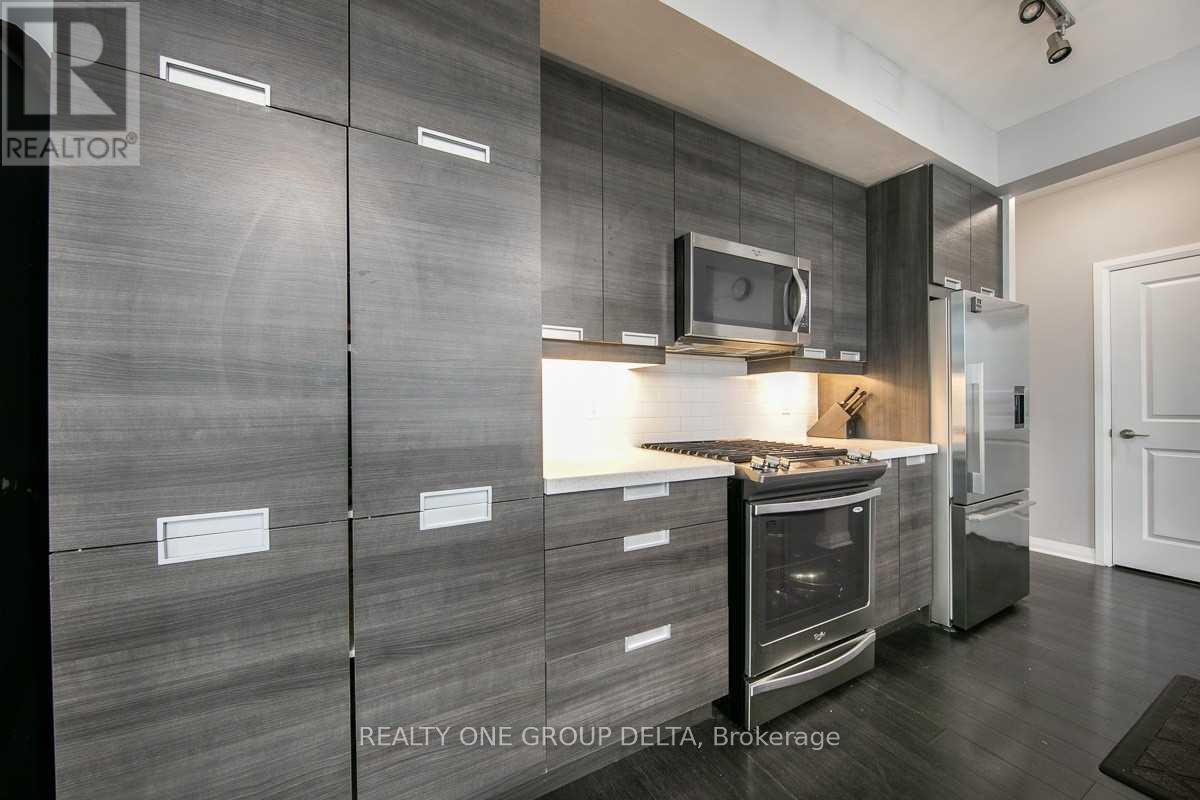 2304 - 55 Eglinton Avenue W, Mississauga, ON - Indoor Photo Showing Kitchen