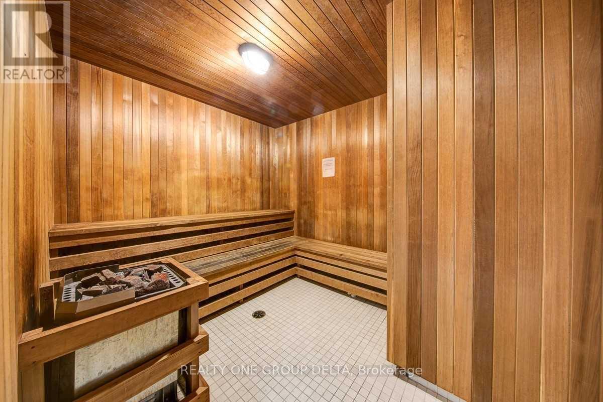 2304 - 55 Eglinton Avenue W, Mississauga, ON - Indoor Photo Showing Other Room